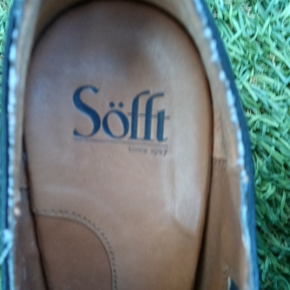 Shoes - Picture 2 of 5